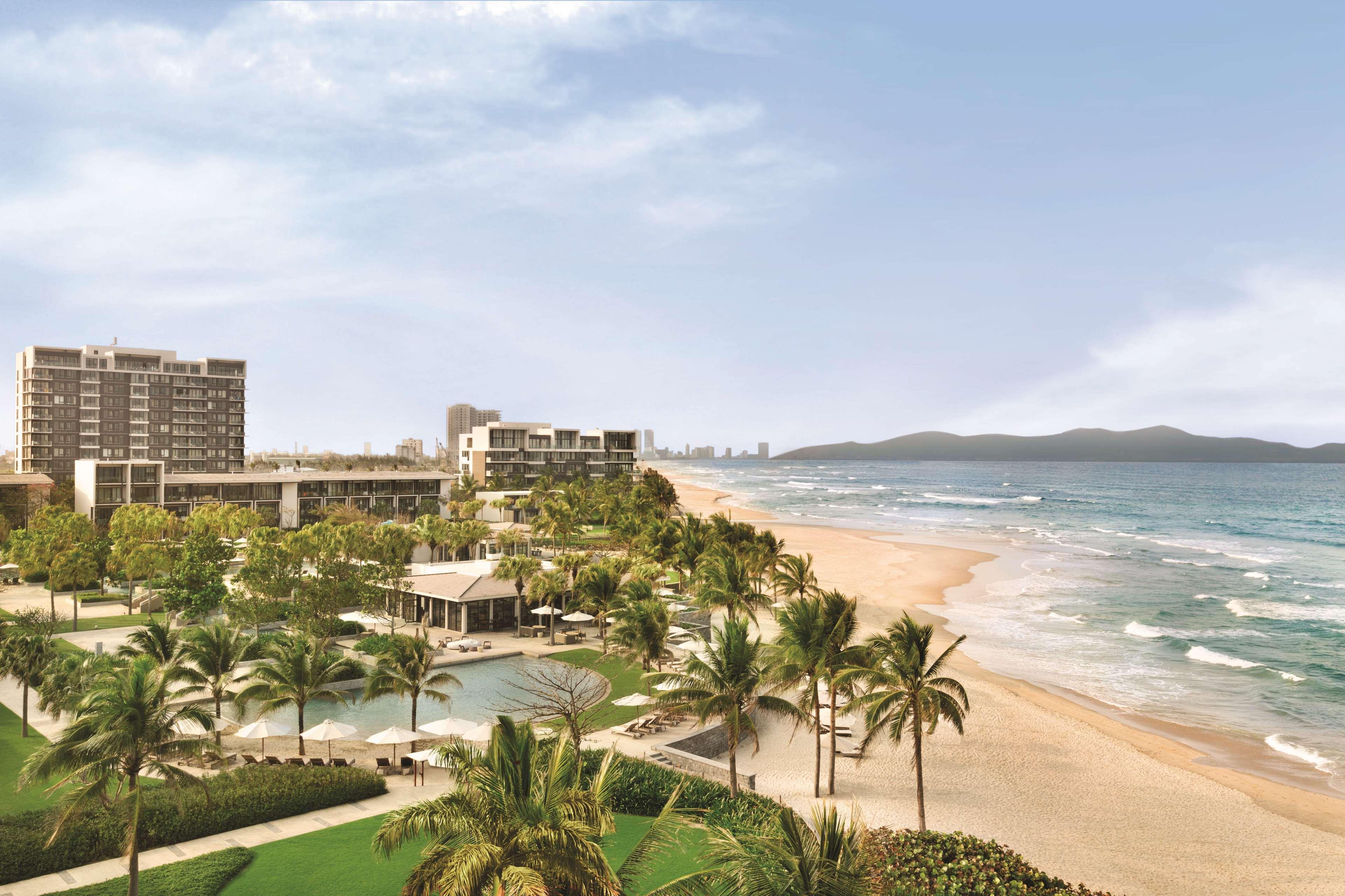 حياة ريجنسي دانينج ريزورت آند سبا دا نانغ المظهر الخارجي الصورة View of the beach at the Sheraton Nha Trang Resort & Spa