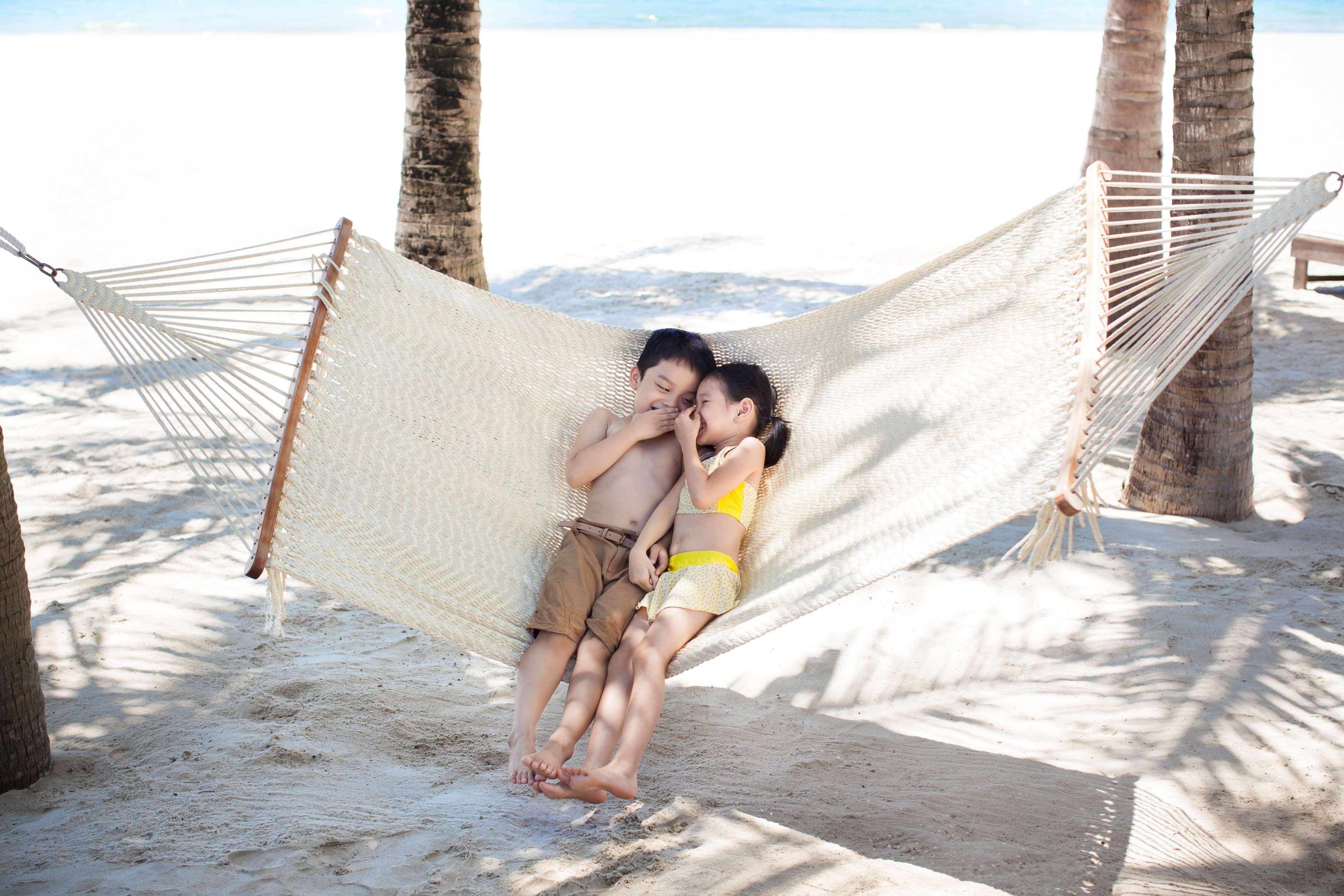 حياة ريجنسي دانينج ريزورت آند سبا دا نانغ المظهر الخارجي الصورة Hammock at the beach