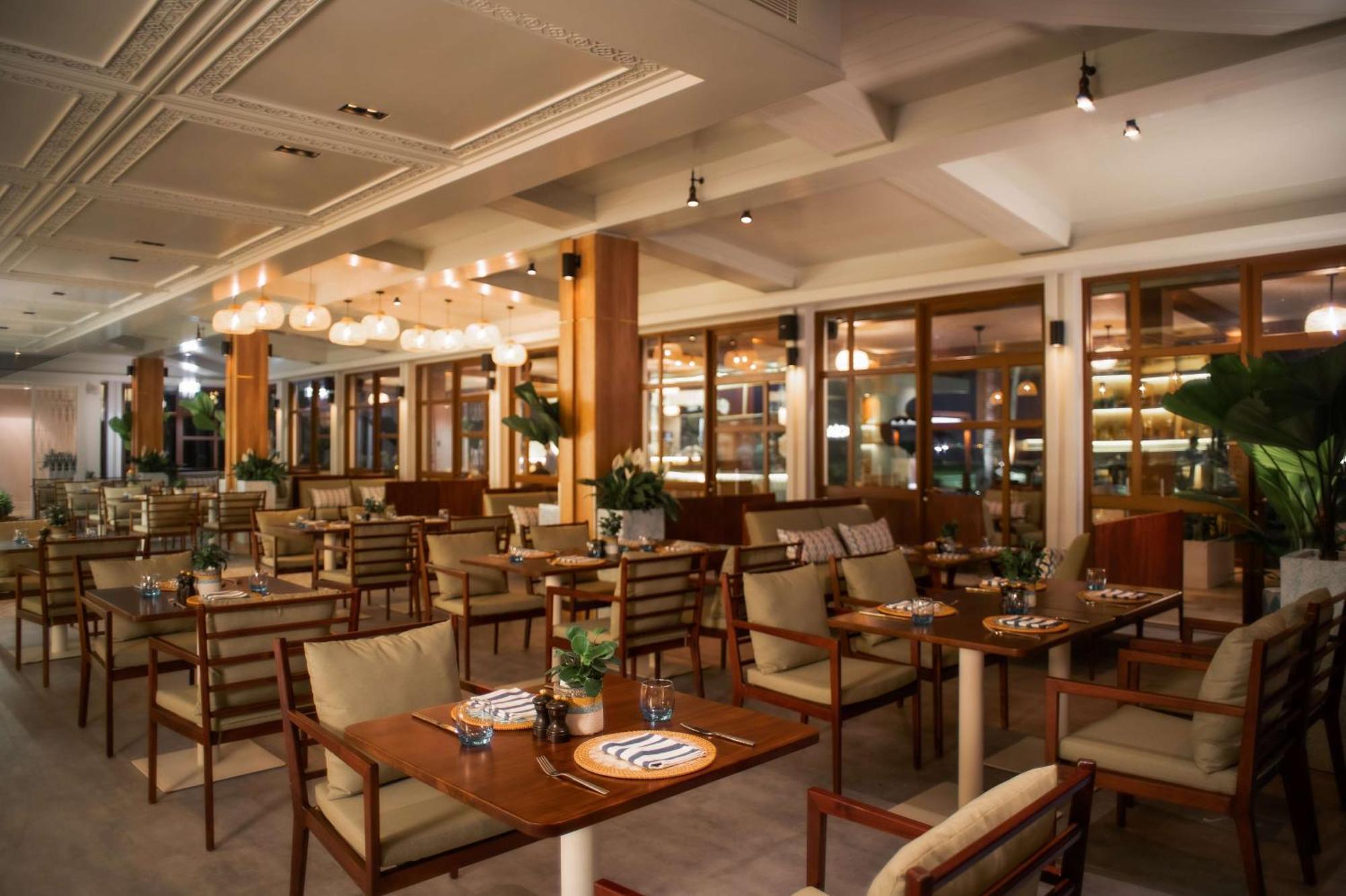 حياة ريجنسي دانينج ريزورت آند سبا دا نانغ المظهر الخارجي الصورة The interior of the restaurant