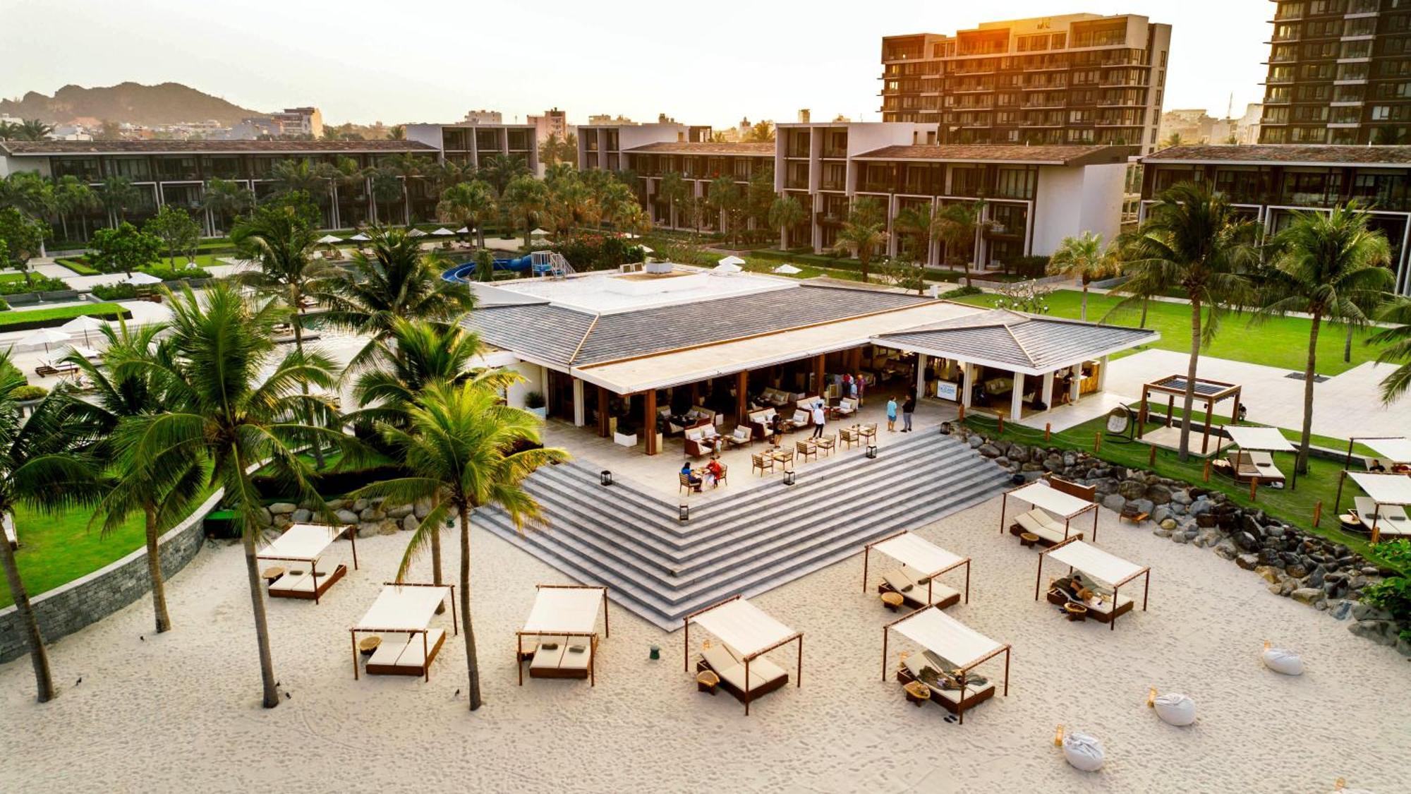 حياة ريجنسي دانينج ريزورت آند سبا دا نانغ المظهر الخارجي الصورة The Beach Club at The Oberoi, Mumbai
