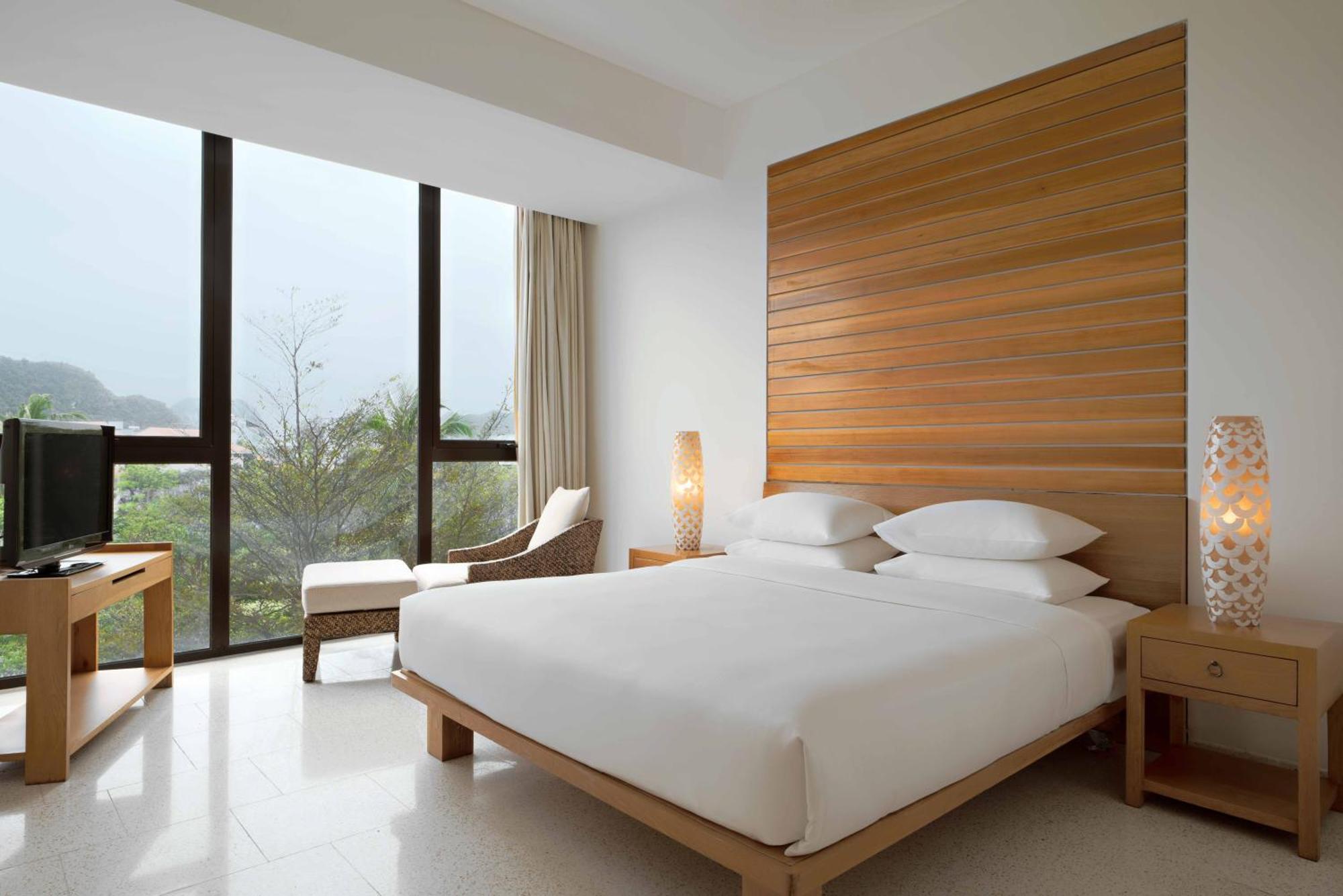 حياة ريجنسي دانينج ريزورت آند سبا دا نانغ المظهر الخارجي الصورة A bedroom at the hotel